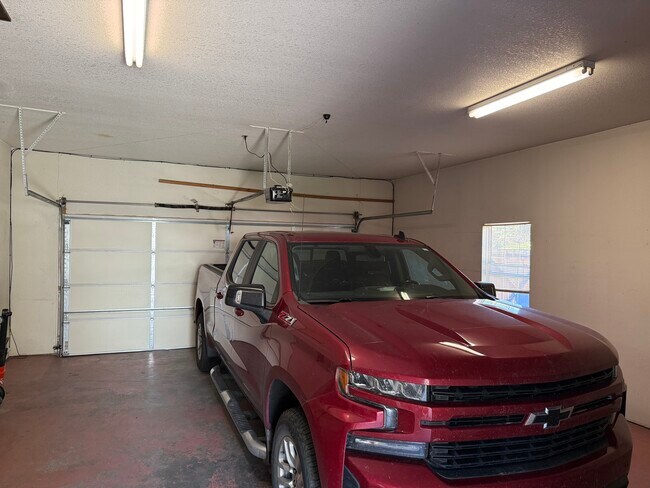 Building Photo - Green House