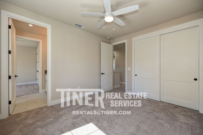 Building Photo - 8943 Fair Oaks Blvd