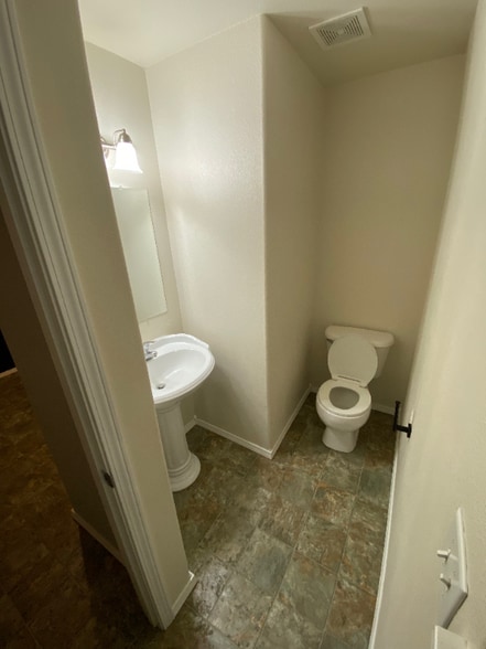 Building Photo - 1480 Del Rio