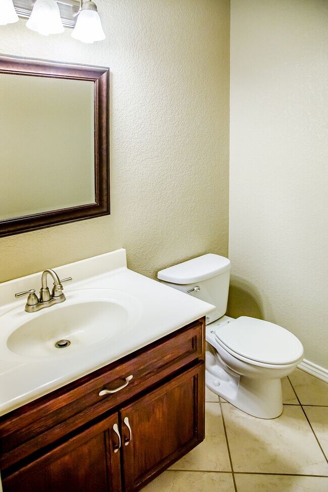 Building Photo - For Lease – $2,100/month | $2,250 Security...