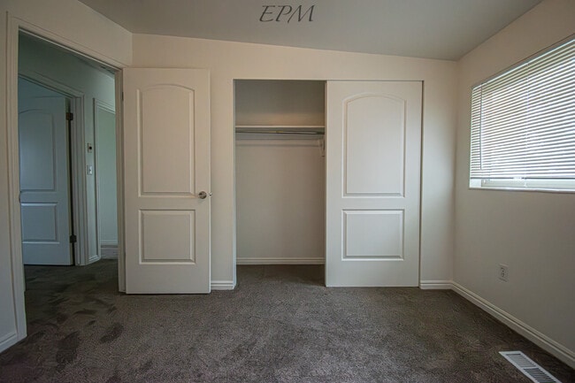 Building Photo - 4881 4015 W