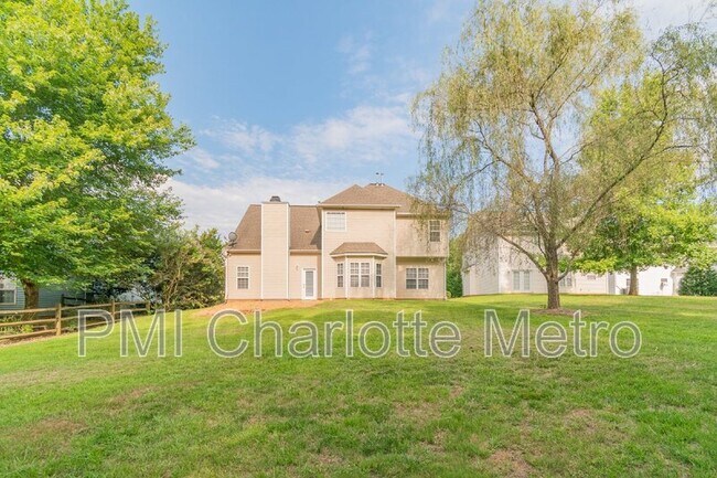 Building Photo - 2068 White Cedar Ln