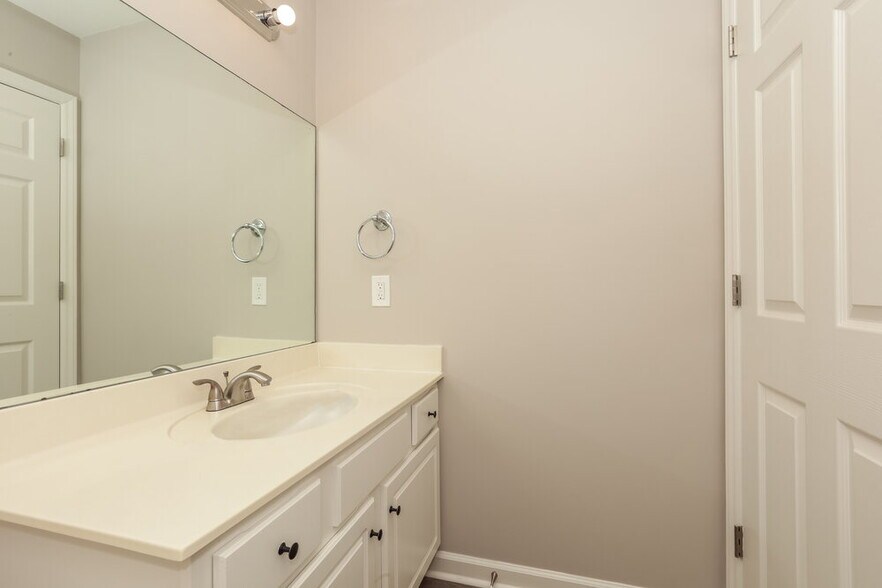 Building Photo - 1918 Pecan Ridge Dr