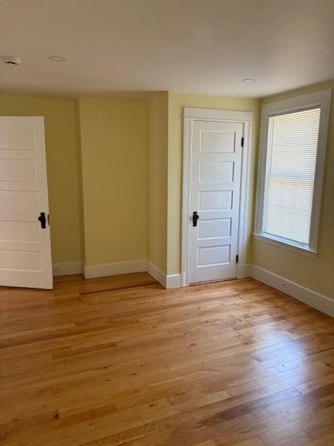 Building Photo - 8-8 Forest St