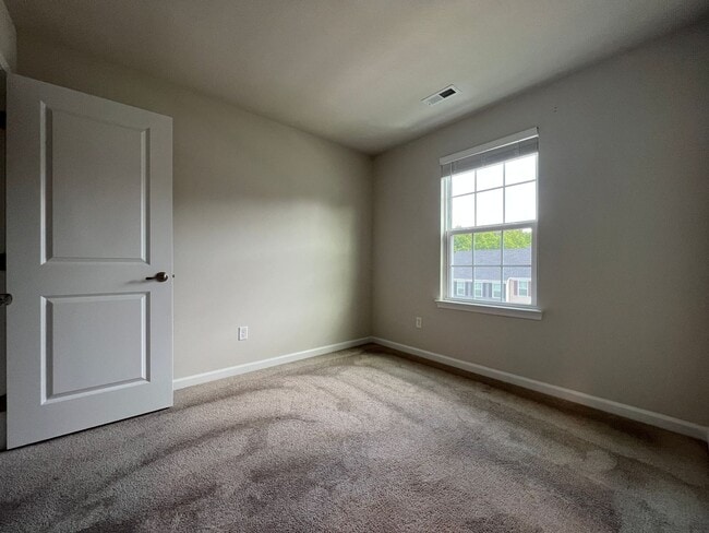 Building Photo - 225 Stonehurst Dr