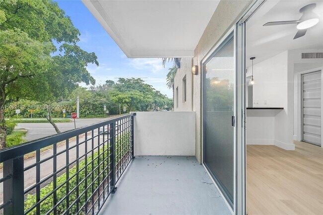 Building Photo - 12101 NE 6th Ave