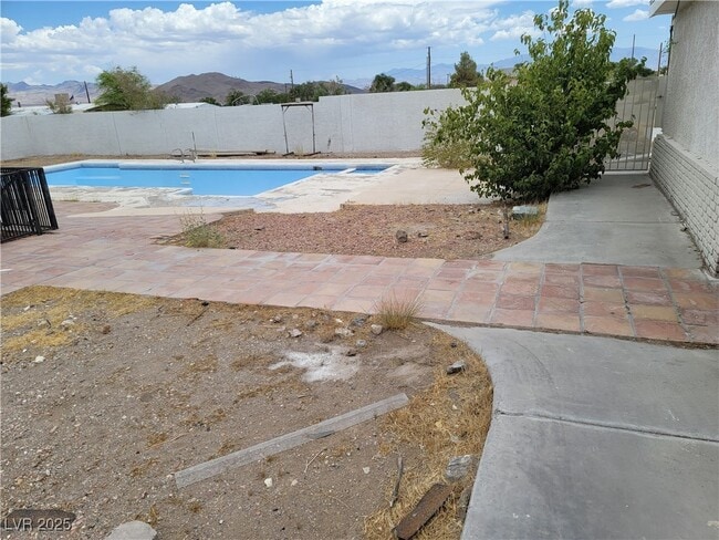 Building Photo - 664 Sky Rd