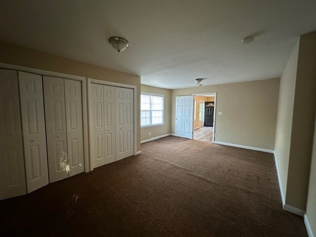 Building Photo - Conveniently located 3 bedroom/2 Bath house