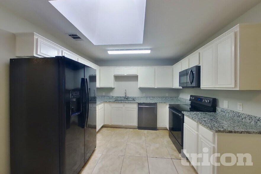 Building Photo - 413 Rustic Grove Ln