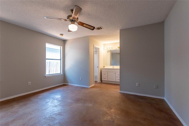 Building Photo - 12909 Campos Dr