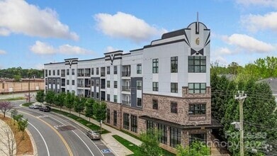 Building Photo - 3630 N Davidson St