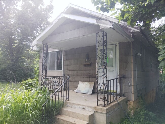 Primary Photo - 4521 Oakwood Ave