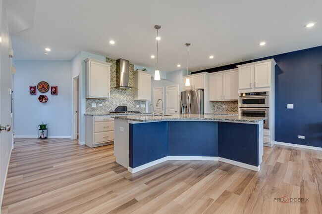Building Photo - 573 Watercress Dr
