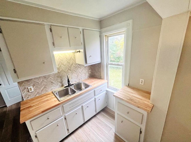 Building Photo - 821 N Bond St