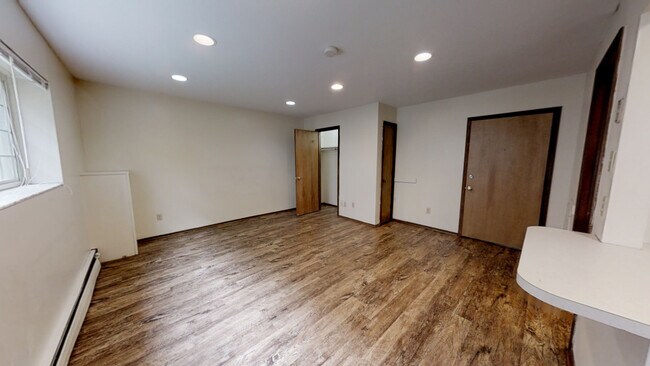Building Photo - 42 E 13th Ave