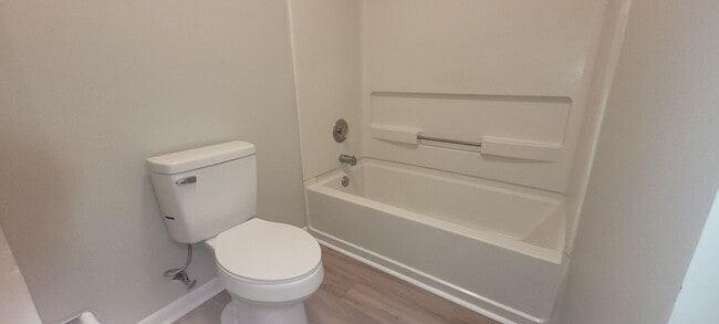 Building Photo - Clean 3 bedrooms, 2 baths, single garage w/remote control, and fenced yard!!