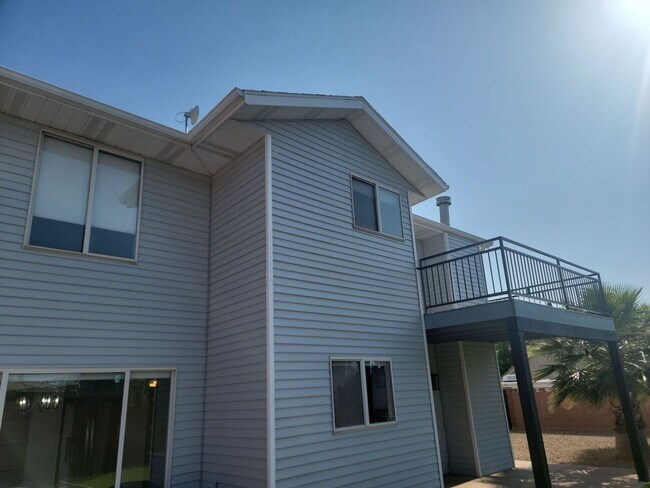 Building Photo - Bright and Beautiful Home with Room to Relax