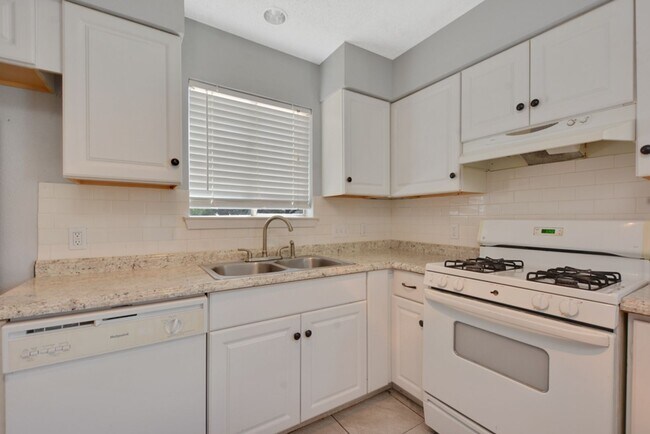 Building Photo - 6020 Westcreek Dr