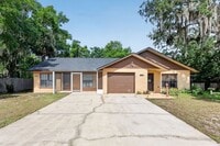 Building Photo - 2/2 Duplex in Umatilla w/ Private Fenced Yard & Dual Screened Patios!