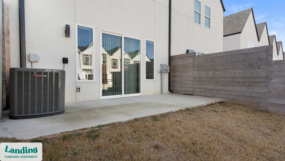 Building Photo - 3401 Redbud Ln