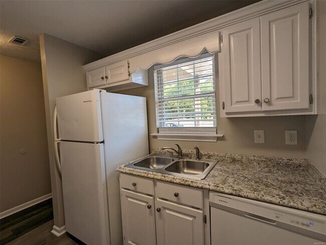 Building Photo - 3751 Edgewood Rd