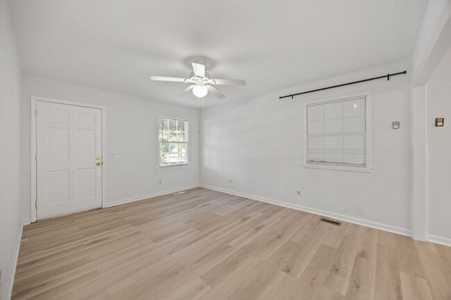 Building Photo - Updated Ranch in North Raleigh, New Floors and Paint, Rear Deck, Pet Friendly!