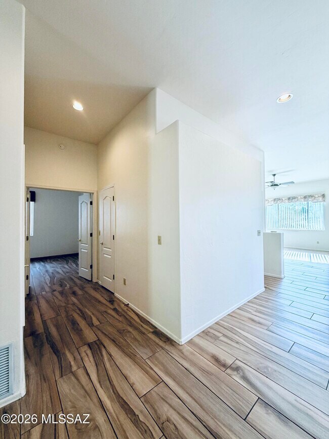 Building Photo - 5206 N Canyon Rise Pl