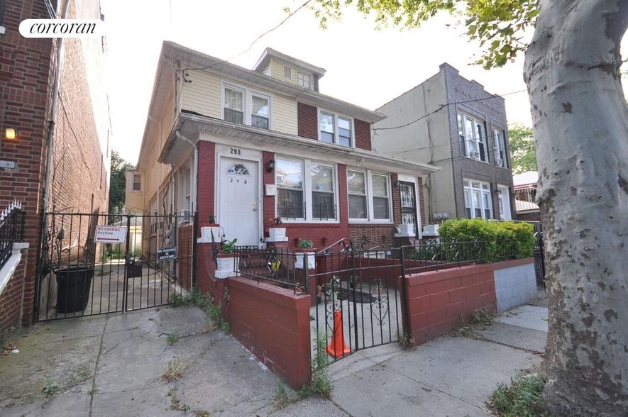 Building Photo - 298 E 46th St