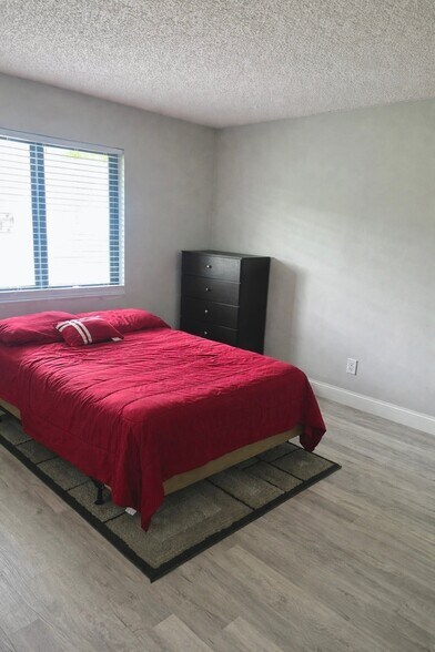 Bedroom - 7344 Palmdale Dr