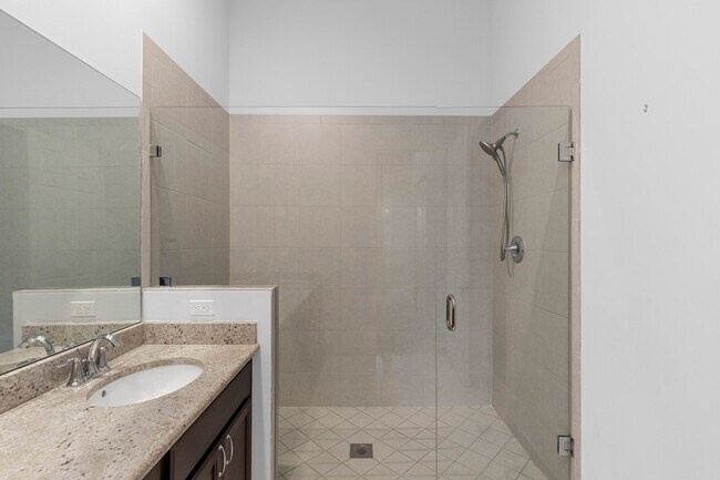 Building Photo - 3111 Waterside Cir