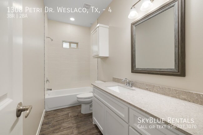Building Photo - 1308 Petri Dr
