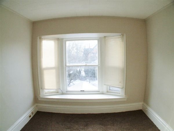 Building Photo - NE 2 bed upstairs at 1552 Coit