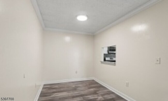 Building Photo - 24 Amberly Ct