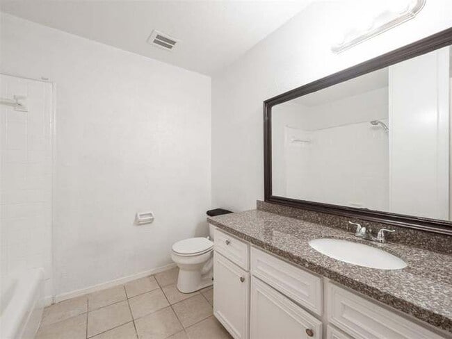 Building Photo - 404 Carter Dr