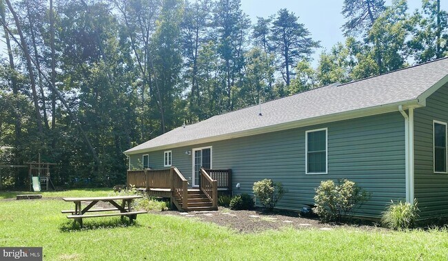 Building Photo - 64 Hemlock Ln