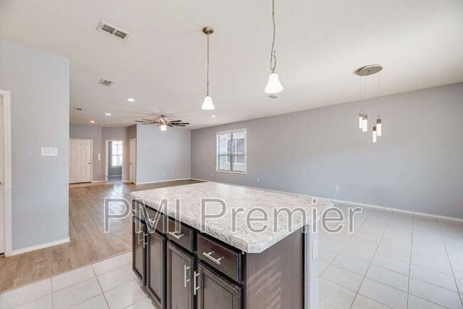 Building Photo - 9004 Blackstone Dr