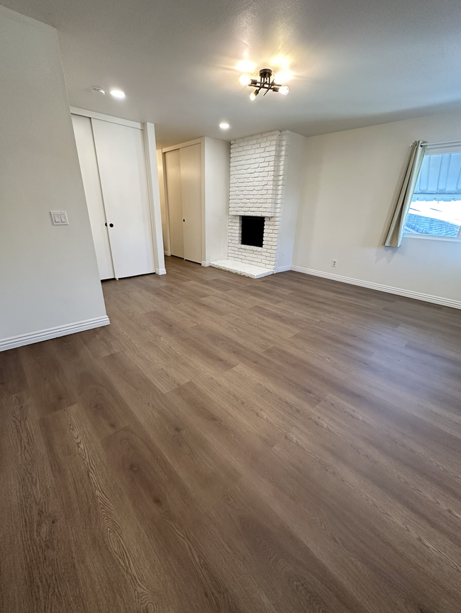 Master Bedroom #1 with Ensuite Bathroom - 1540 Forest Glen Dr