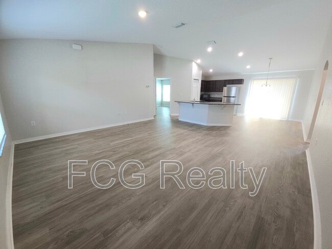 Building Photo - 9809 N Santee Terrace