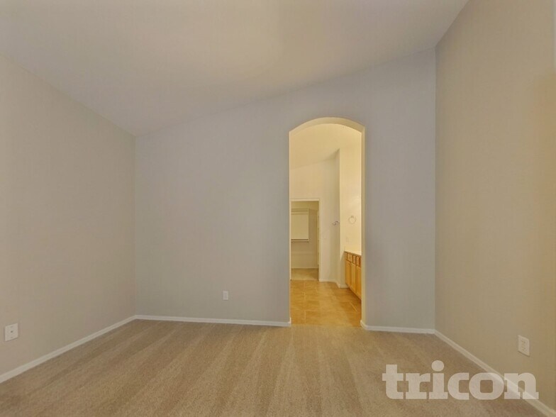 Building Photo - 2030 N 108th Dr