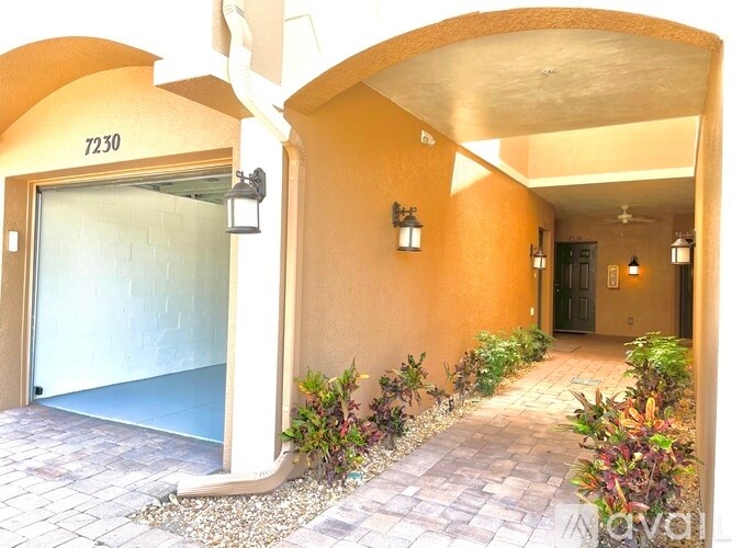 front entrance / garage - 7230 Hamilton Rd