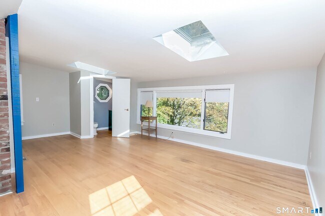 Building Photo - 798 Mill Plain Rd