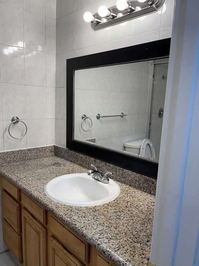 Master bathroom - 3942 Crofton Way