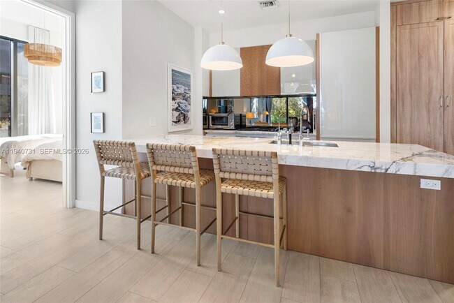 Building Photo - 2831 S Bayshore Dr