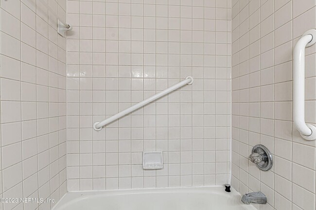 Building Photo - 1604 Arcadia Dr