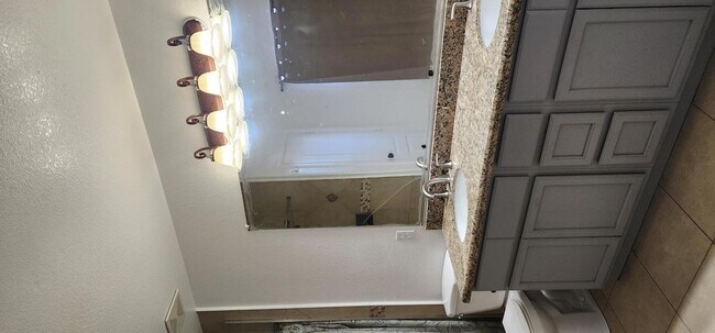 Building Photo - 9124 W Elm St