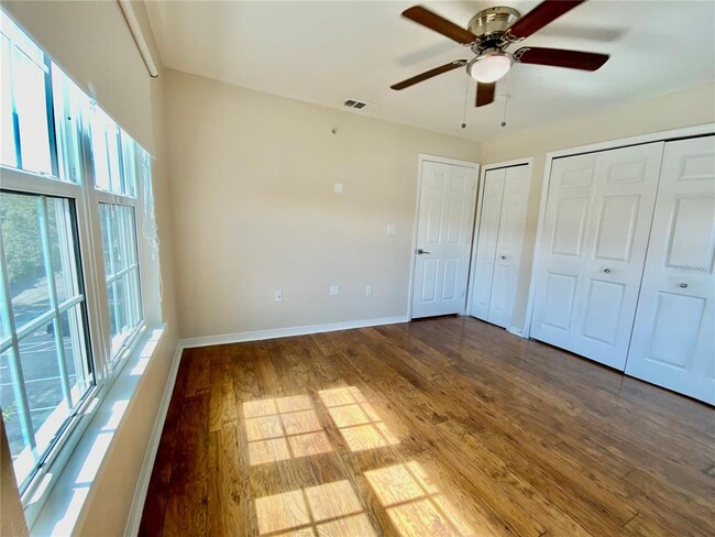 Building Photo - 5467 Vineland Rd