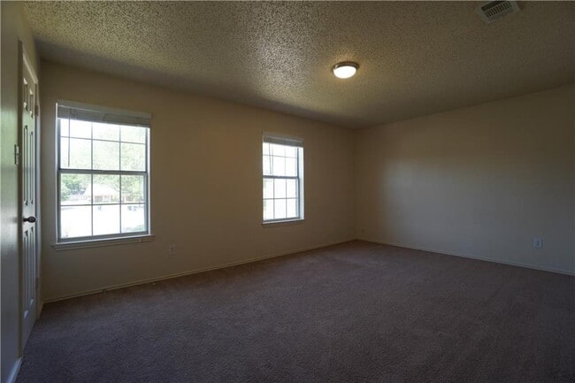 Building Photo - 112 Creekside Dr