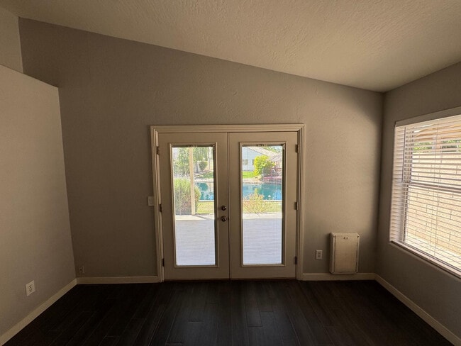 Building Photo - 24 S Willow Creek St