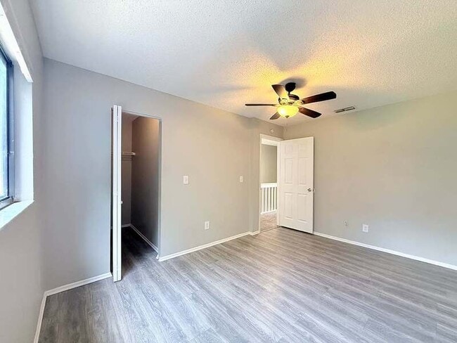 Building Photo - 2820 S Pines Dr
