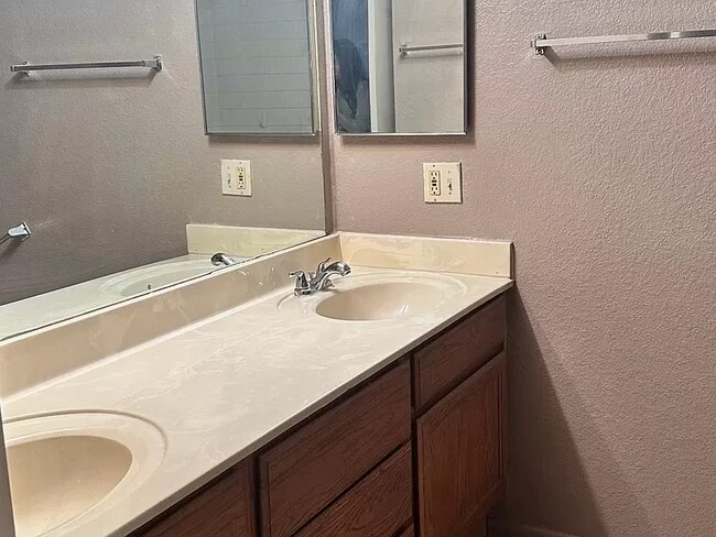 Building Photo - 2910 W Marconi Ave